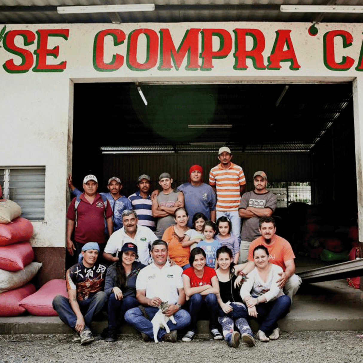 de Dios Castillo Aruaz family - J & M Family Coffee